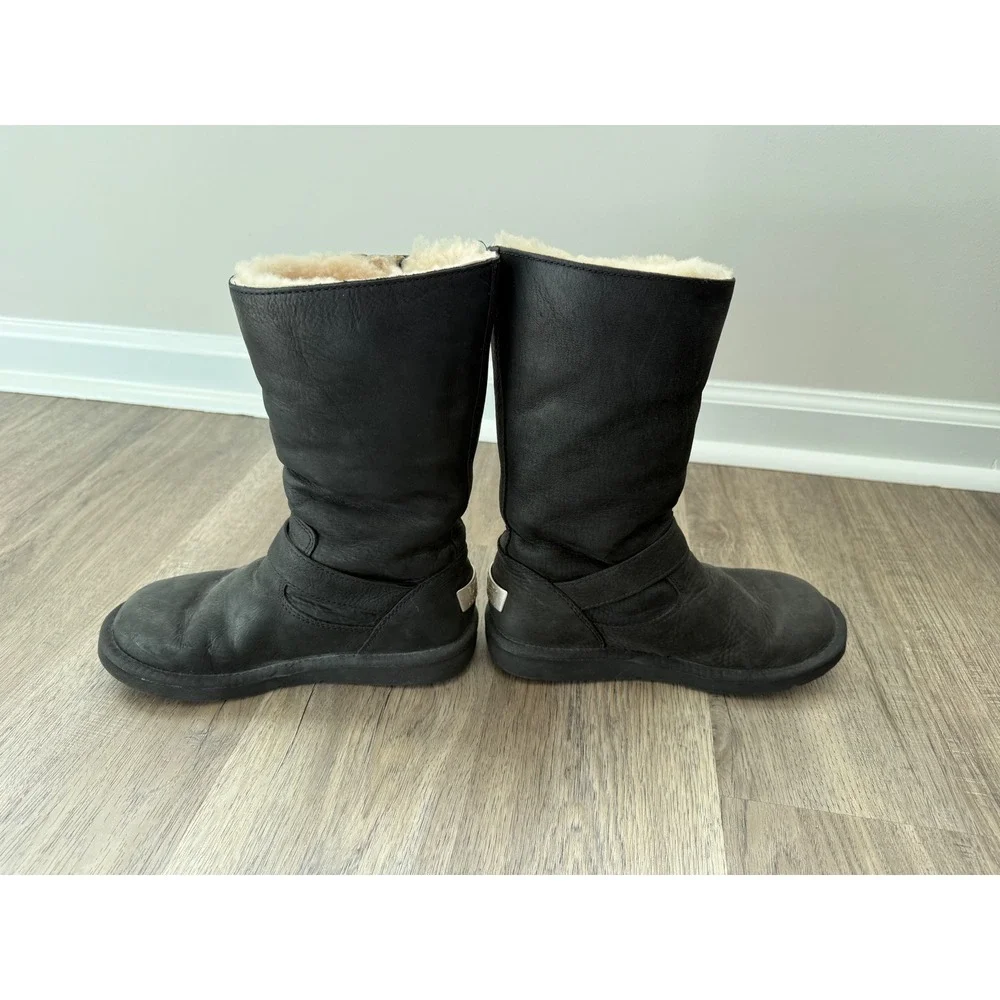 UGG‎ Australia Kensington Black Leather Shearling Lined Buckle Boots Women's 6